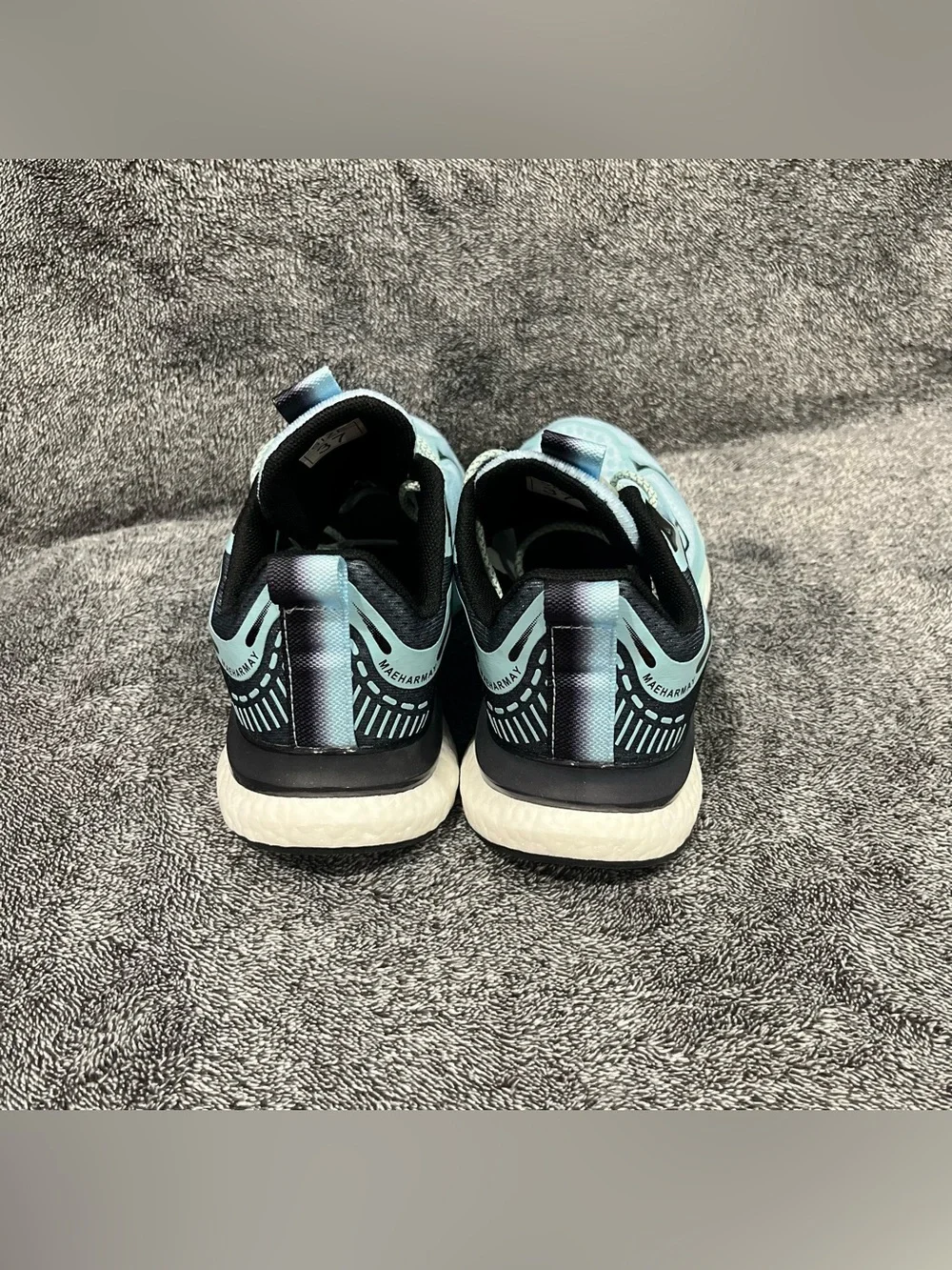 Armadillo-Hands Free and Supportive Walking Shoes lightweight sz 37 (6.5)